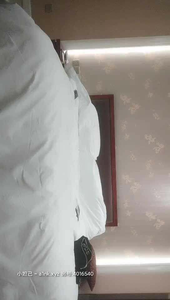 2048.cc@[原版]_008_大战极品丝袜_啪啪_20210224