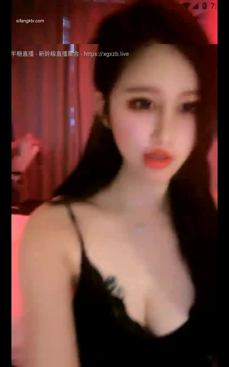 极品网红【奶油草莓】假屌自慰！黑丝美腿无毛肥穴猛捅喷水，手指揉搓阴蒂【90v】 (40)