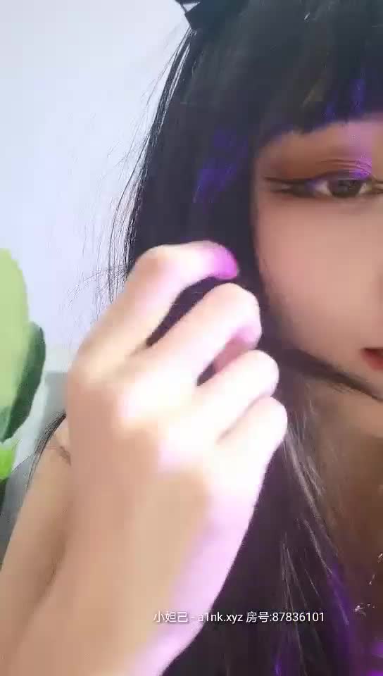 为了还网贷直播无毛美穴妹子露脸密码房自慰，各种颜色丝袜高跟鞋2小时诱惑，起屁股摆弄大黑牛震高潮喷水