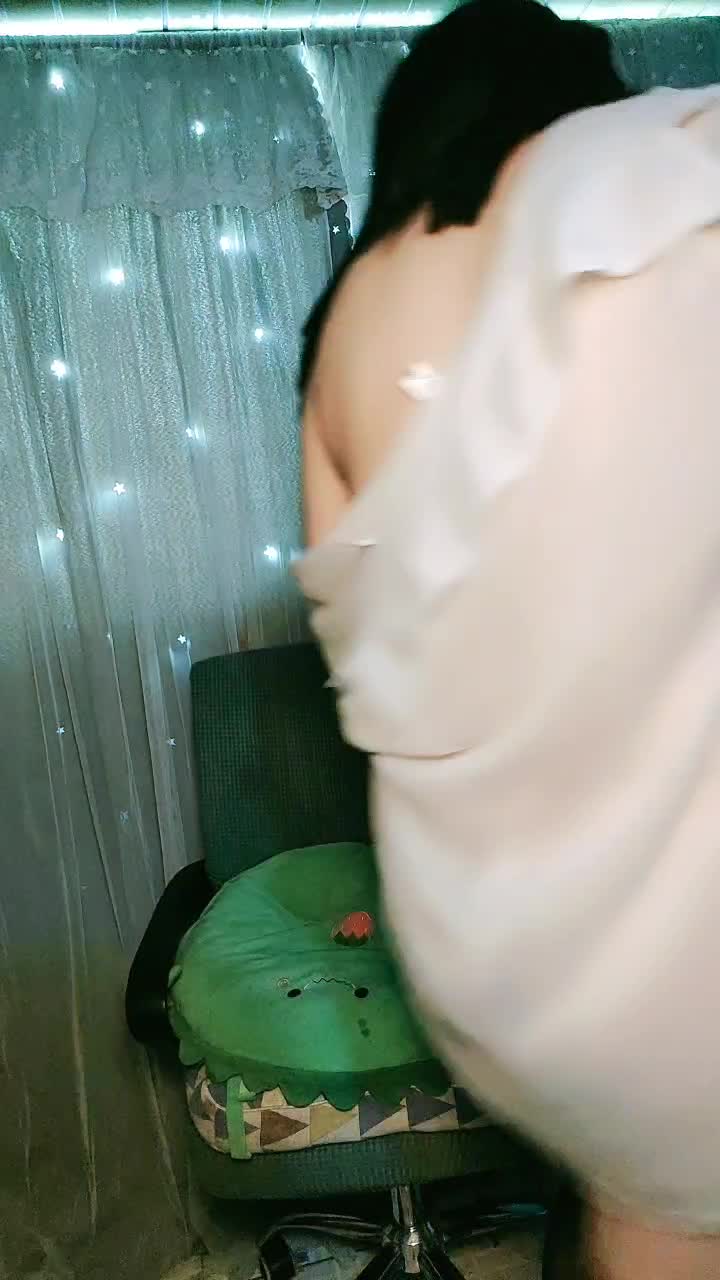 自录无水印 【喵蜜儿】巨乳熟妇红唇超诱惑【10V】 (1)