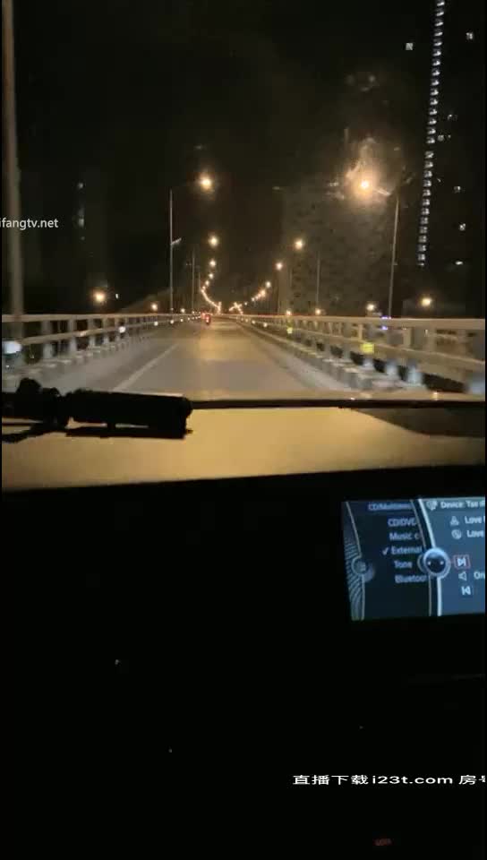 泰国阿飞，阿飞去泰国找漂亮姐姐泰国的妹子确实不错就是不知道到底是不是人妖【112v】 (92)