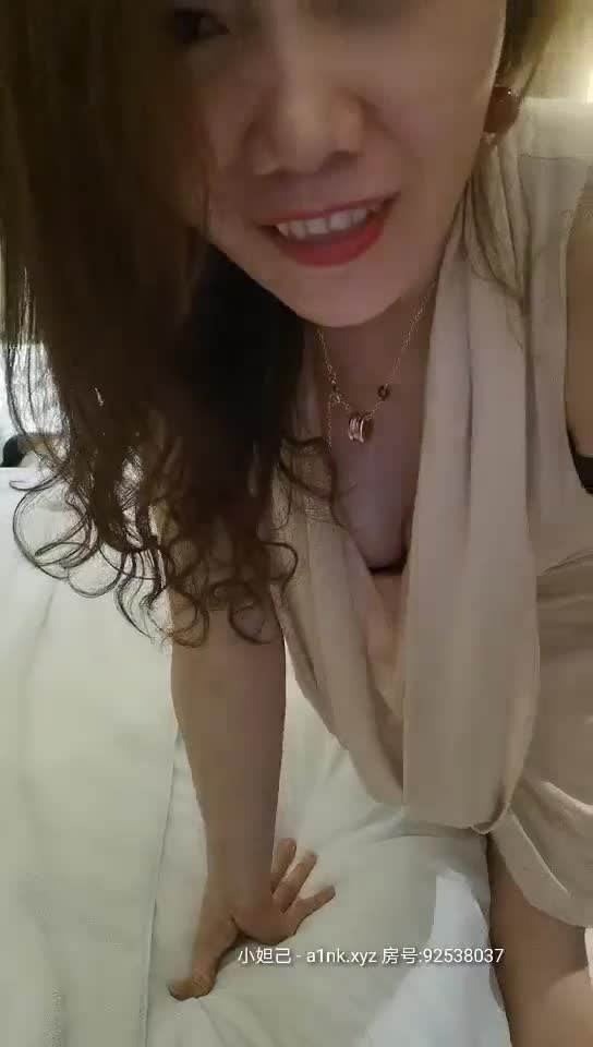 2048.cc@[原版]_003_爱穿丝袜的少妇_密码房啪啪_20210321