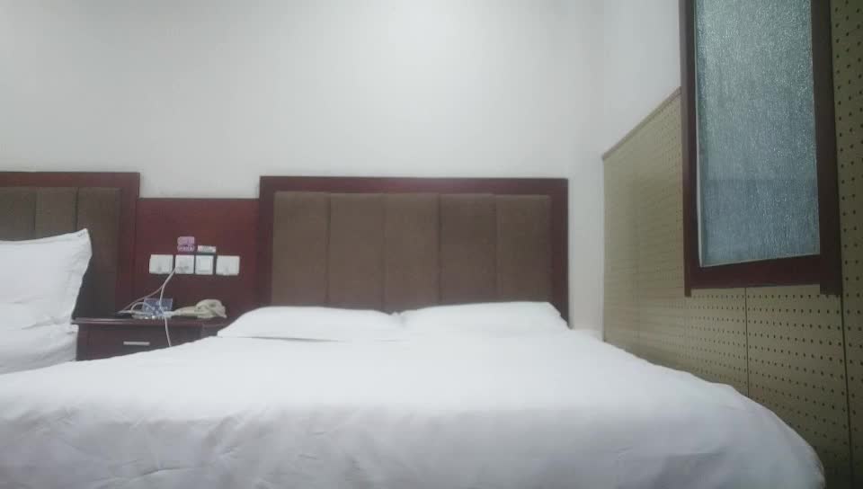 2048.cc@[原版]_017_探花陈先生_啪啪_20210725