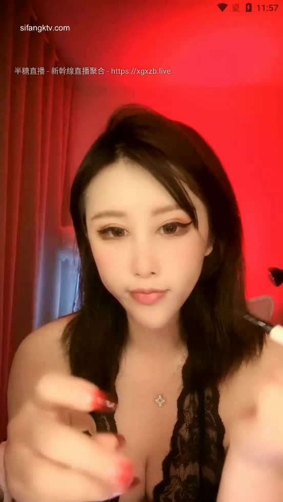 极品网红【奶油草莓】假屌自慰！黑丝美腿无毛肥穴猛捅喷水，手指揉搓阴蒂【90v】 (38)