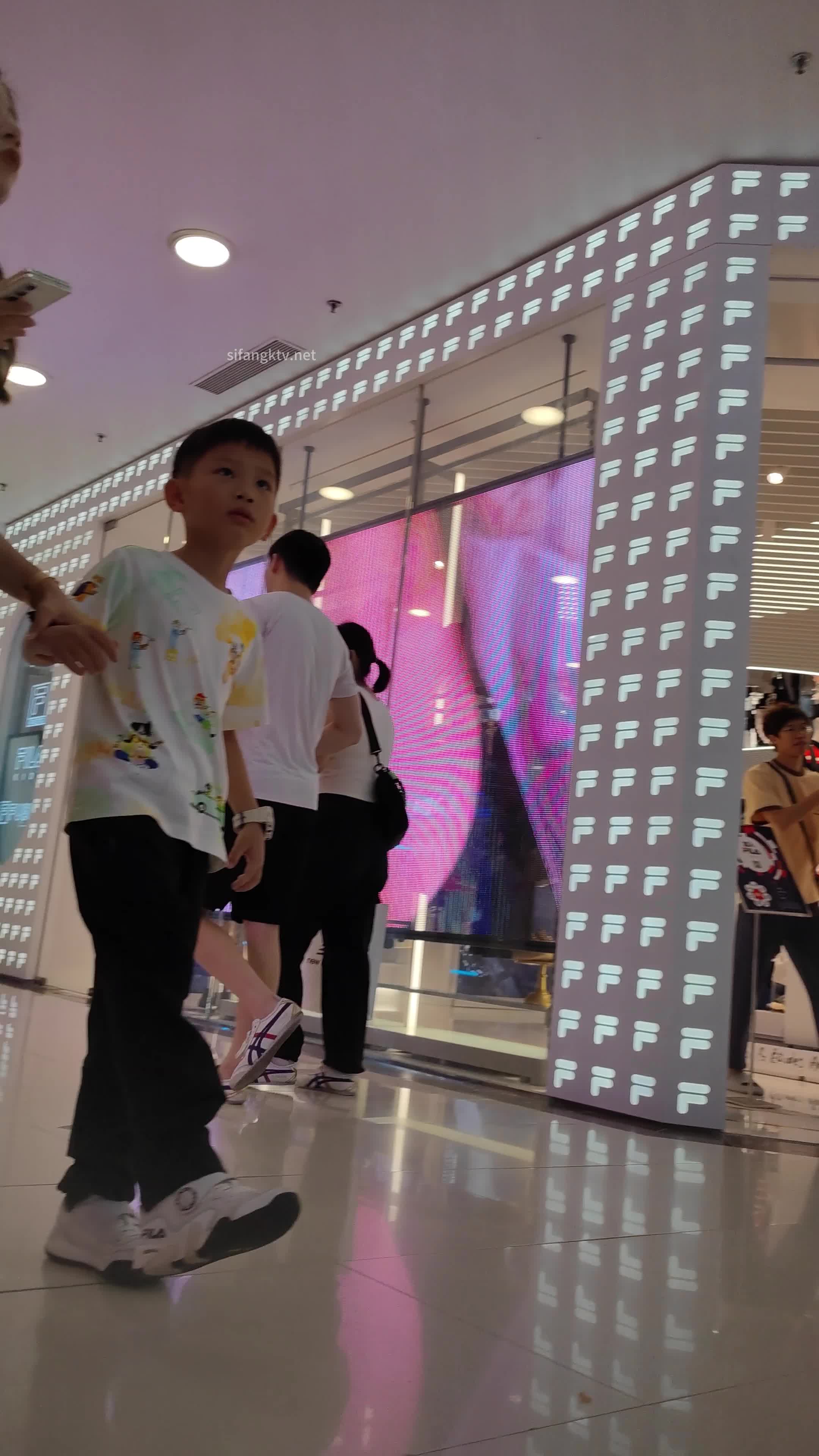 【kxcd】051黑色超短裙漏腰的骚少妇黄色内内带点水剂