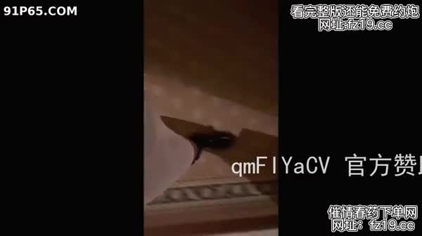 02年jk反差学妹瞒着男友逃课，一进门硬塞鸡巴深喉然后爆操！Chinesehomemadevideo