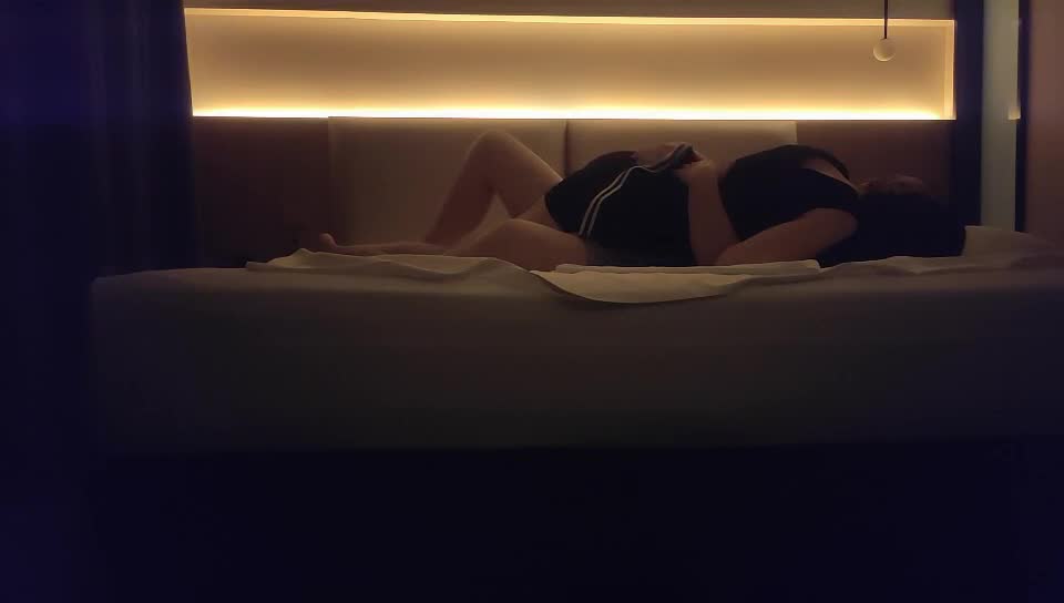 2048.cc@[原y版b]_012_光g头t和h尚s闯c会h所s_啪p啪p_20210917