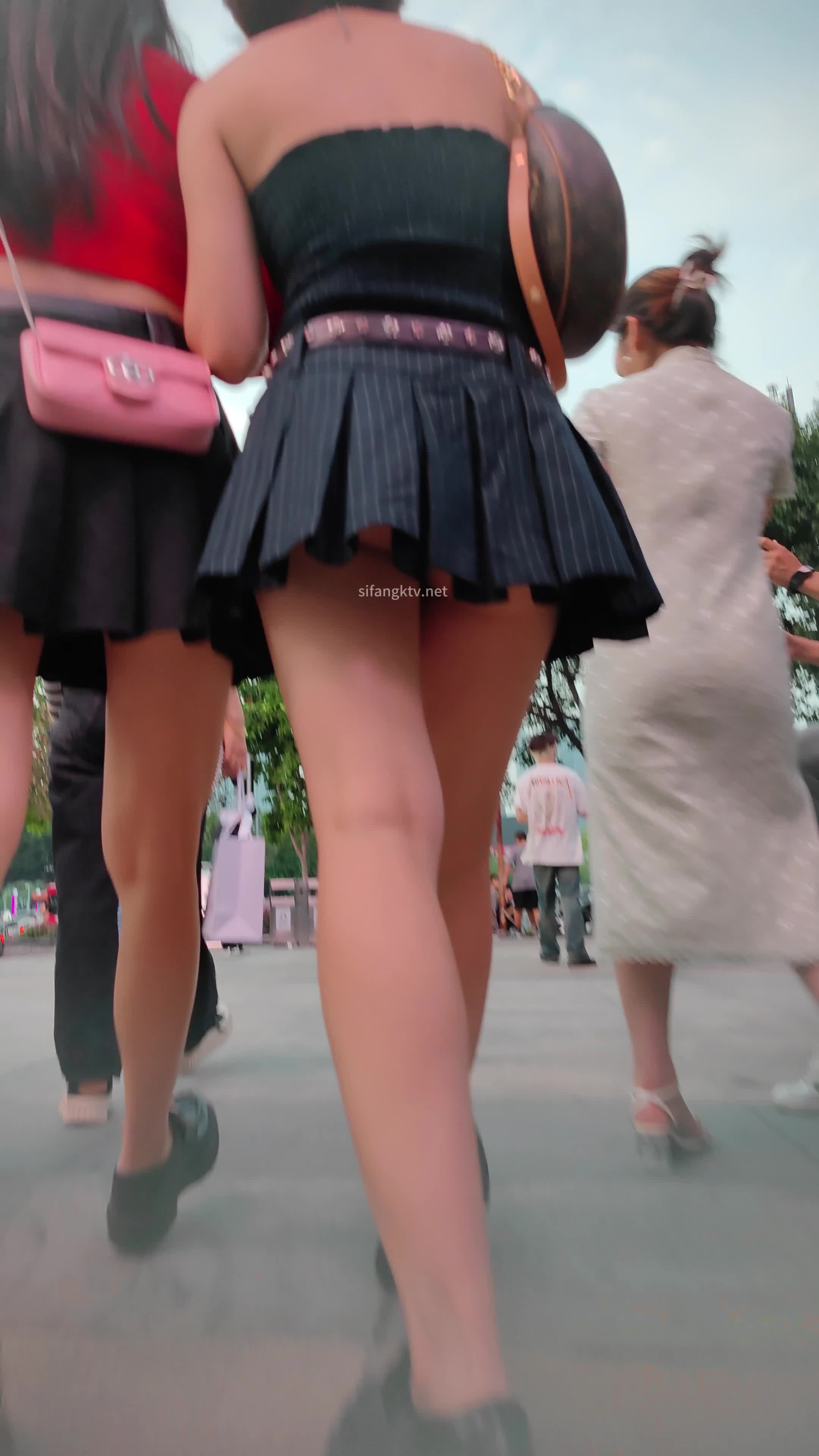 【kxcd】073黑色jk短发小姐姐和闺蜜逛街白色内内