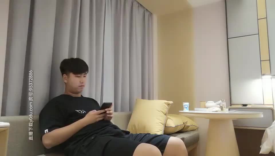 2048.cc@20200705_[原版]小宝寻花_今晚约了两个高颜值妹子双飞啪啪，穿黑丝两个一起舔特写口交，翘屁股后入换着操