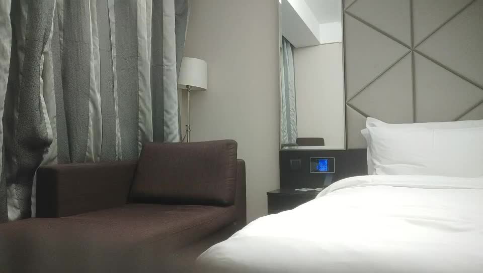 2048.cc@[原y版b]_066_我w是s探t索s者z_啪p啪p第d一y场c_20220109