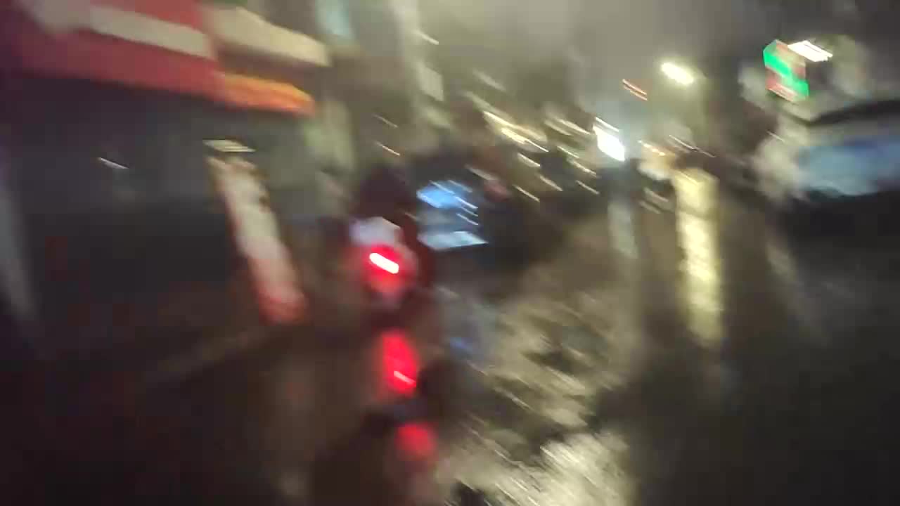 【新片速遞】2023.4.19，【小秋探花】，漂亮22岁小姐姐，相约酒店开房，一路上偷拍，苗条胸大今晚捡到宝