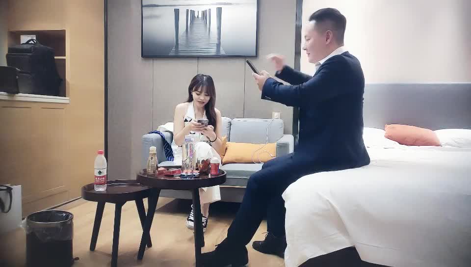 2048.cc@[原y版b]_046_张z辽l寻x花h_啪p啪p_20210919