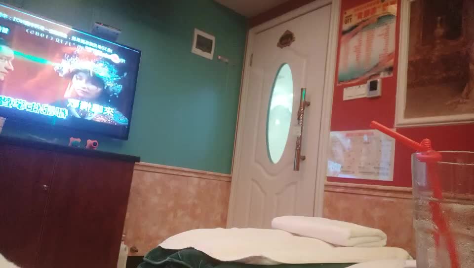 2048.cc@[原y版b]_033_伟w哥g足z浴y寻x欢h_勾g搭d技j师s啪p啪p第d一y场c_20210921