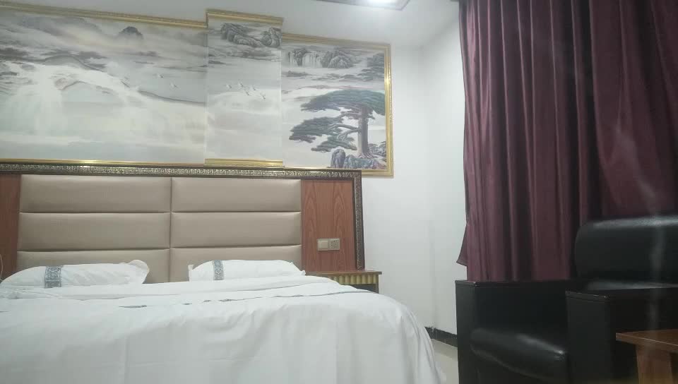 2048.cc@[原y版b]_039_小x马m寻x欢h_啪p啪p_20220504