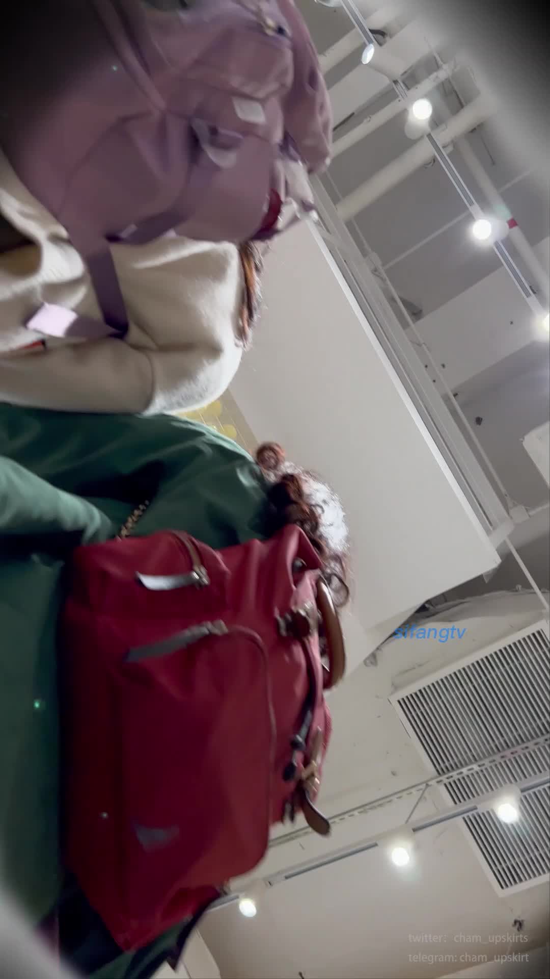 「kfc原创cd」肉丝袜jk学生妹，这个肉丝袜也破了。。。