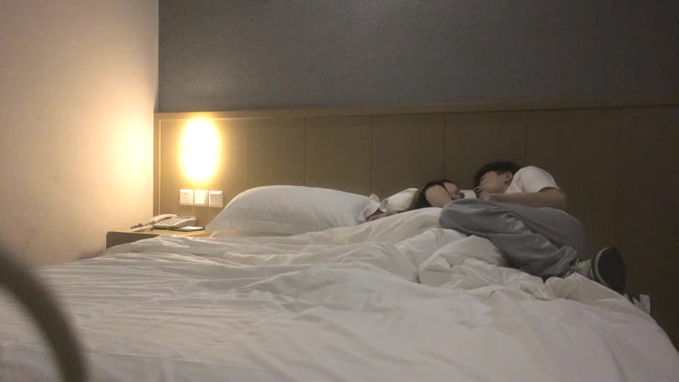 2048.cc@[原y版b]_039_哥g不b是s那n样y人r_啪p啪p_20210927