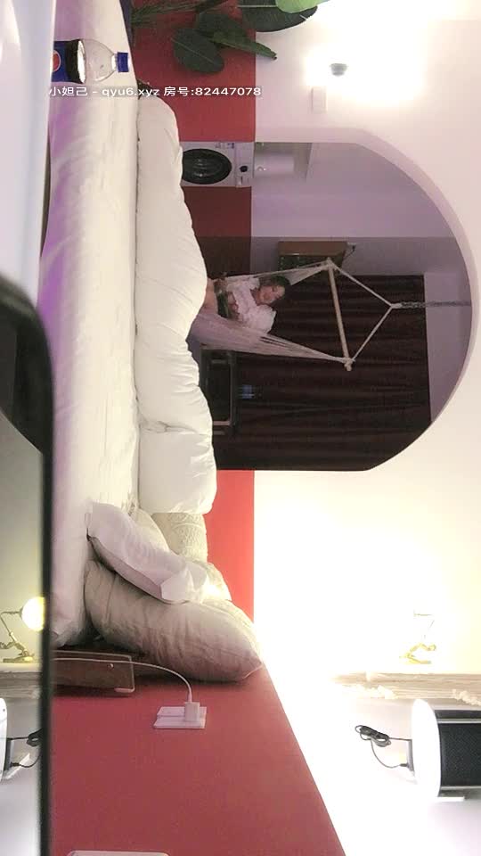 泡良大神新猎物，极品小少妇，肤白貌美，嬉戏打闹热恋情侣性爱