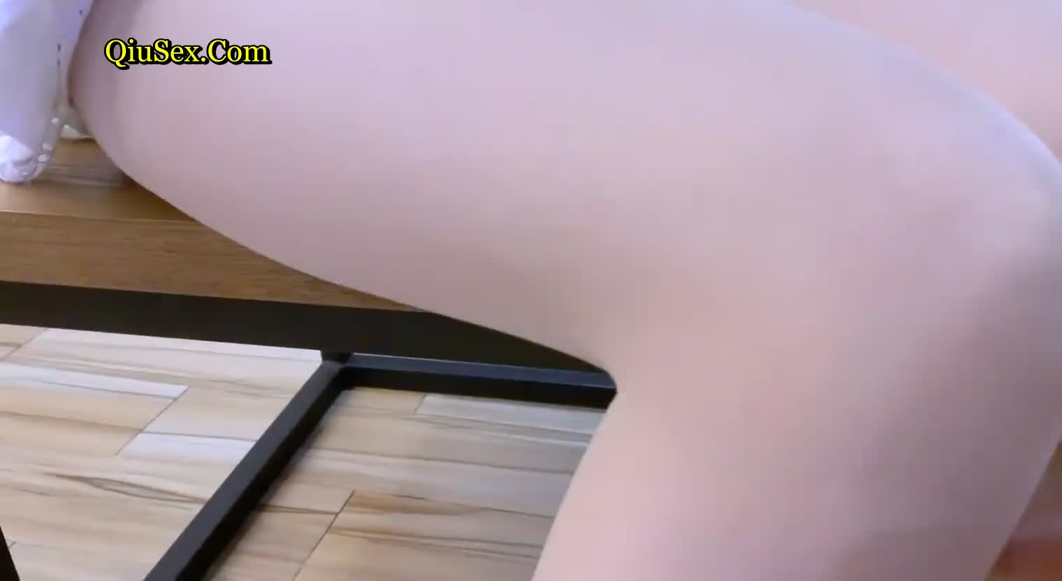 HUI-SM-00300后小M潼潼第三集，吊着打，只能踮着脚，M字开腿强制GC，还被挠痒TK，玩坏了