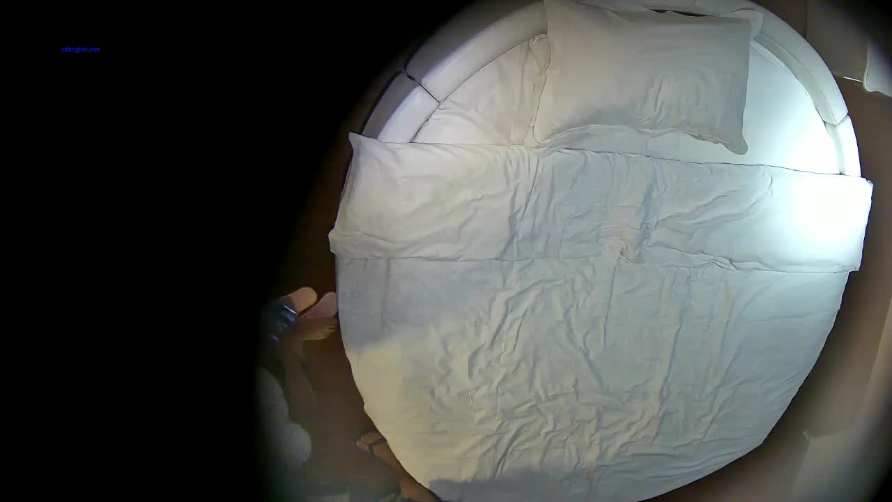 gc2048.com-2023-7-22流出酒店偷拍 看av学姿势的女生被大叔模仿视频姿势不停地中出