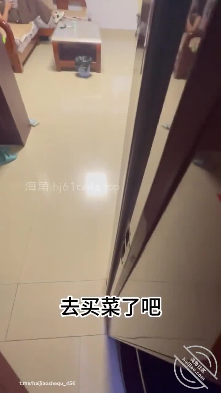 趁姐姐打游戏强行插入