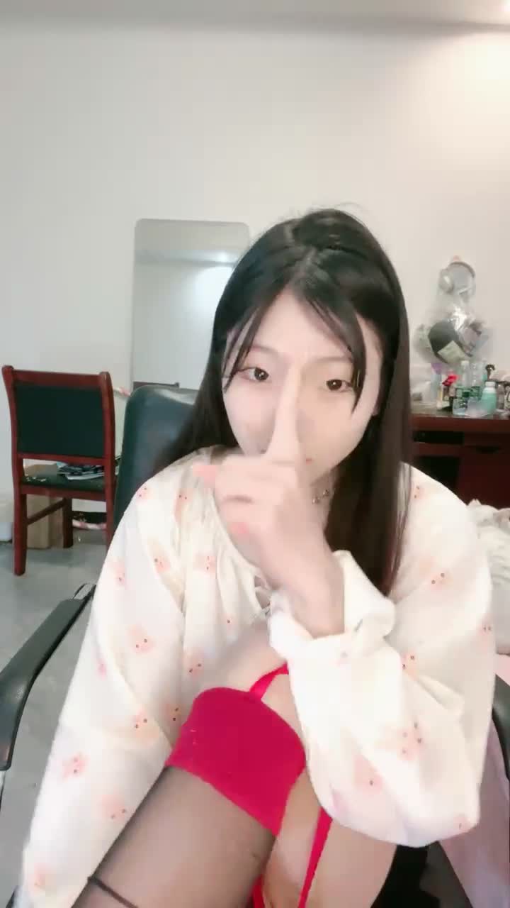 极品尤物小蝴蝶逼【对羊崽心动】嫩的不行~清纯女孩反差骚~道具插穴秒淫荡【82V】 (15)