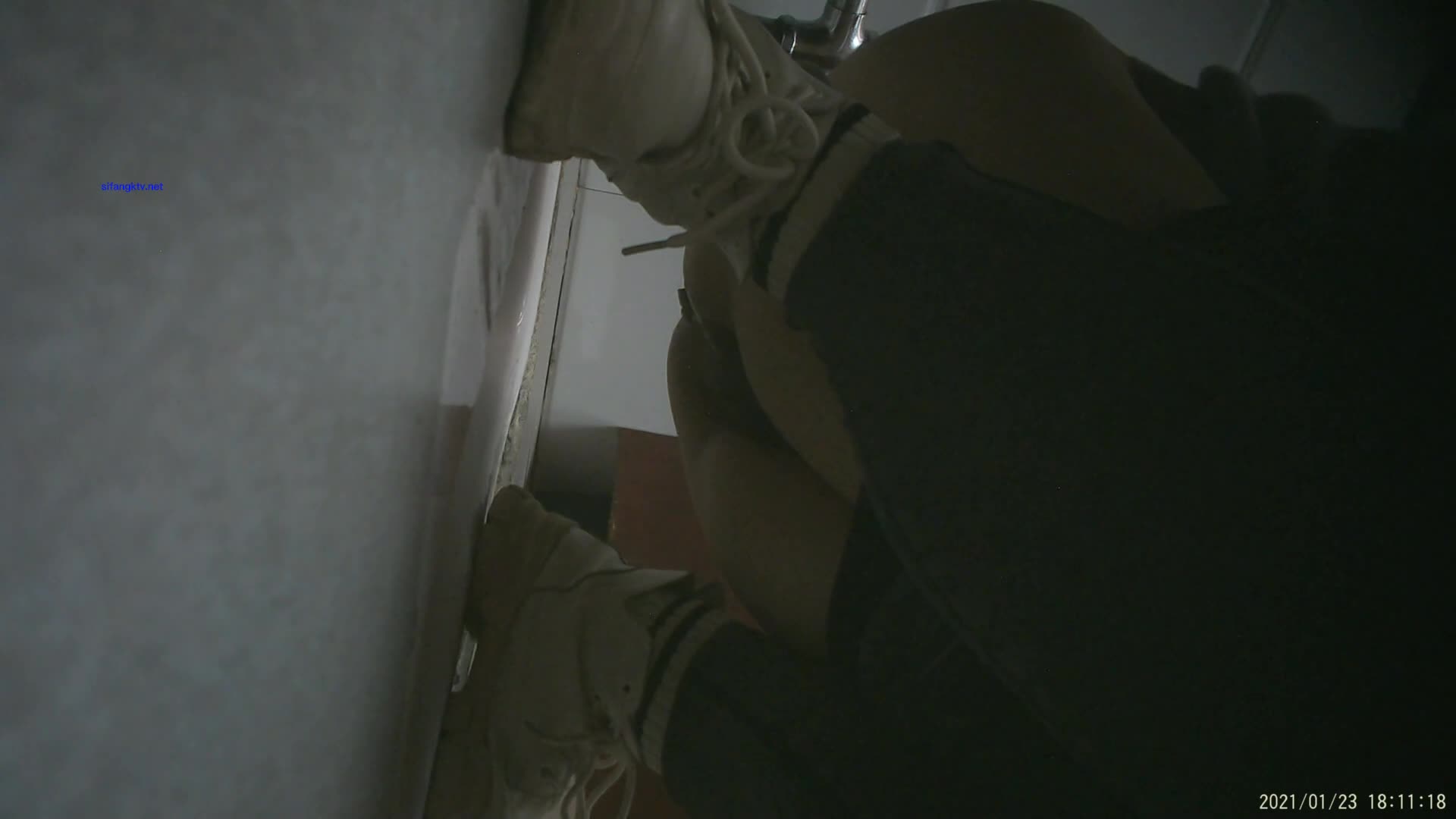 s06-双镜头毛衣妹子_