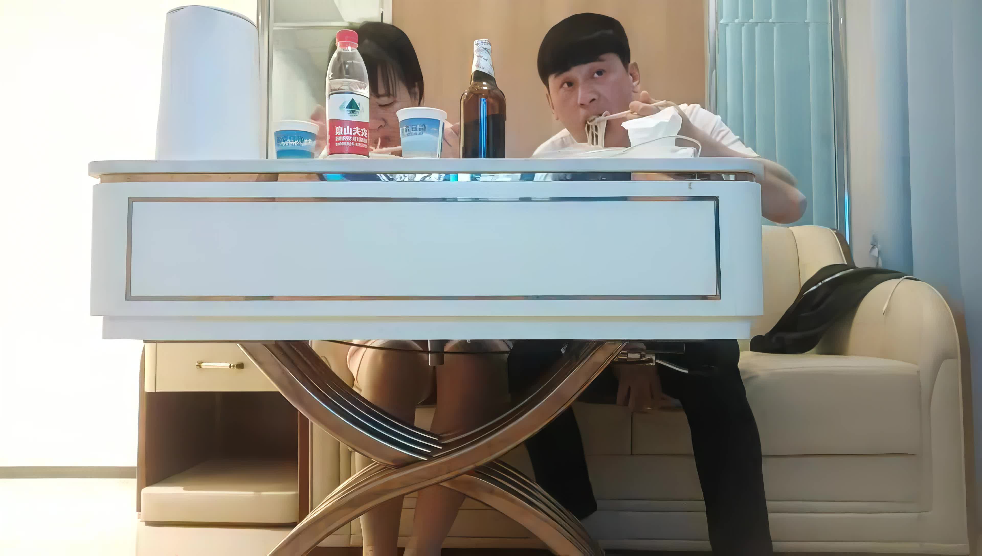 2022.8.22，【爱情故事】，分辨率38402176，良家人妻出轨约炮，收藏版无水印