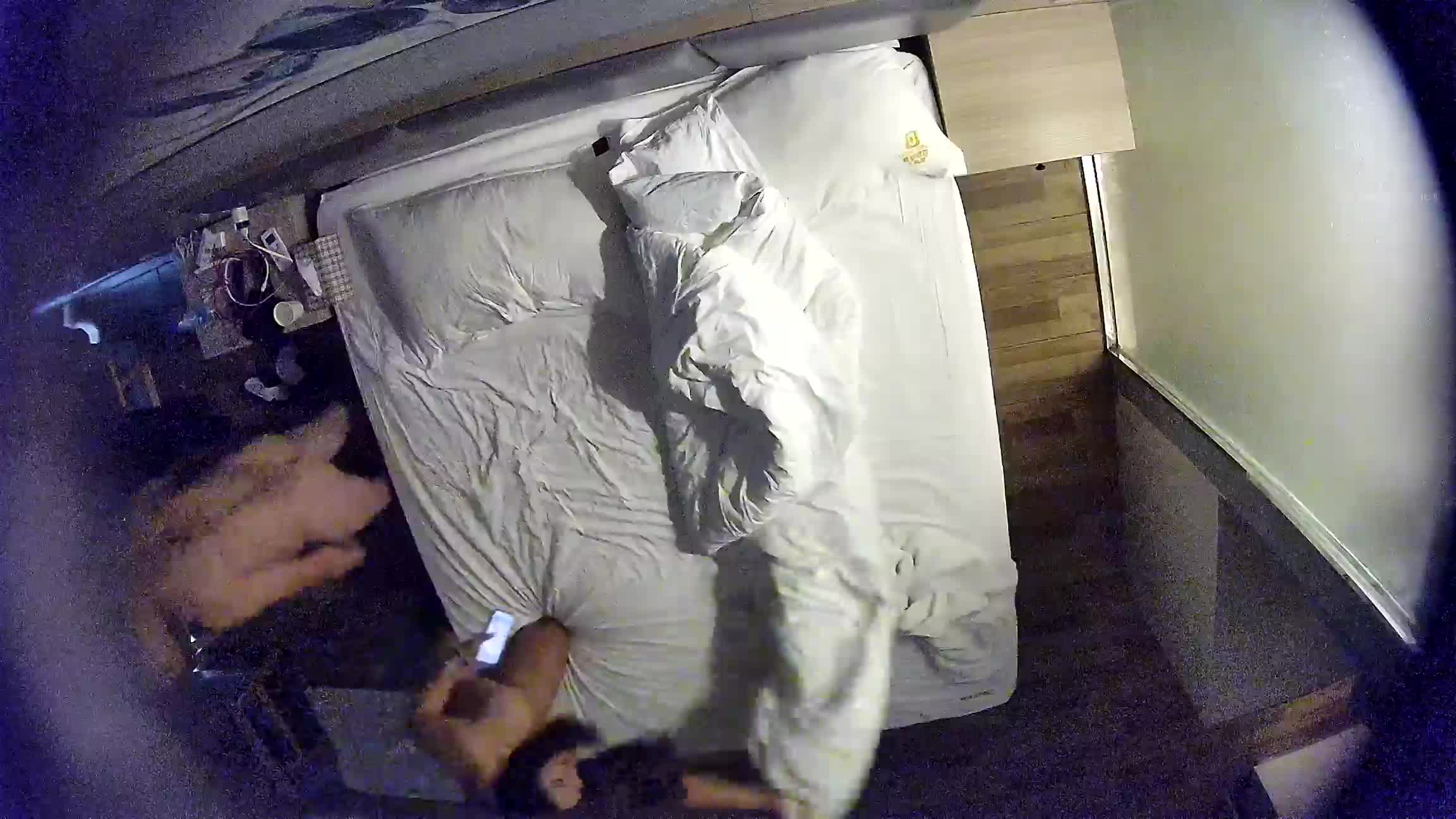 gc2048.com-2023-7-12新流出酒店偷拍 老哥下班找个丰满少妇开房放松一下服务还不错给毒龙