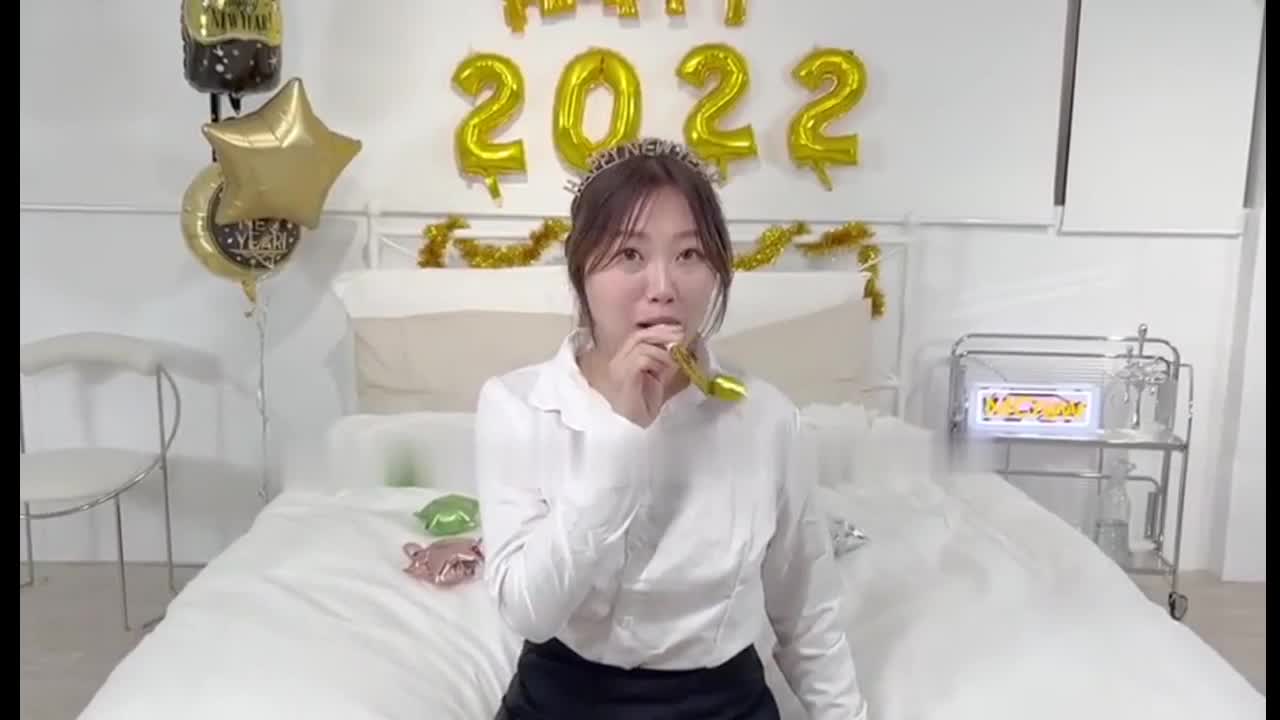 攝影師『EdMosaic』群P淫荡小少妇