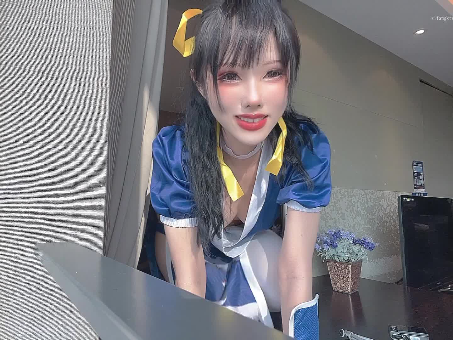 著名COSER钛合金TiTi超大合集震撼来袭,四点全露各种道具【4000 pv 】 (2)