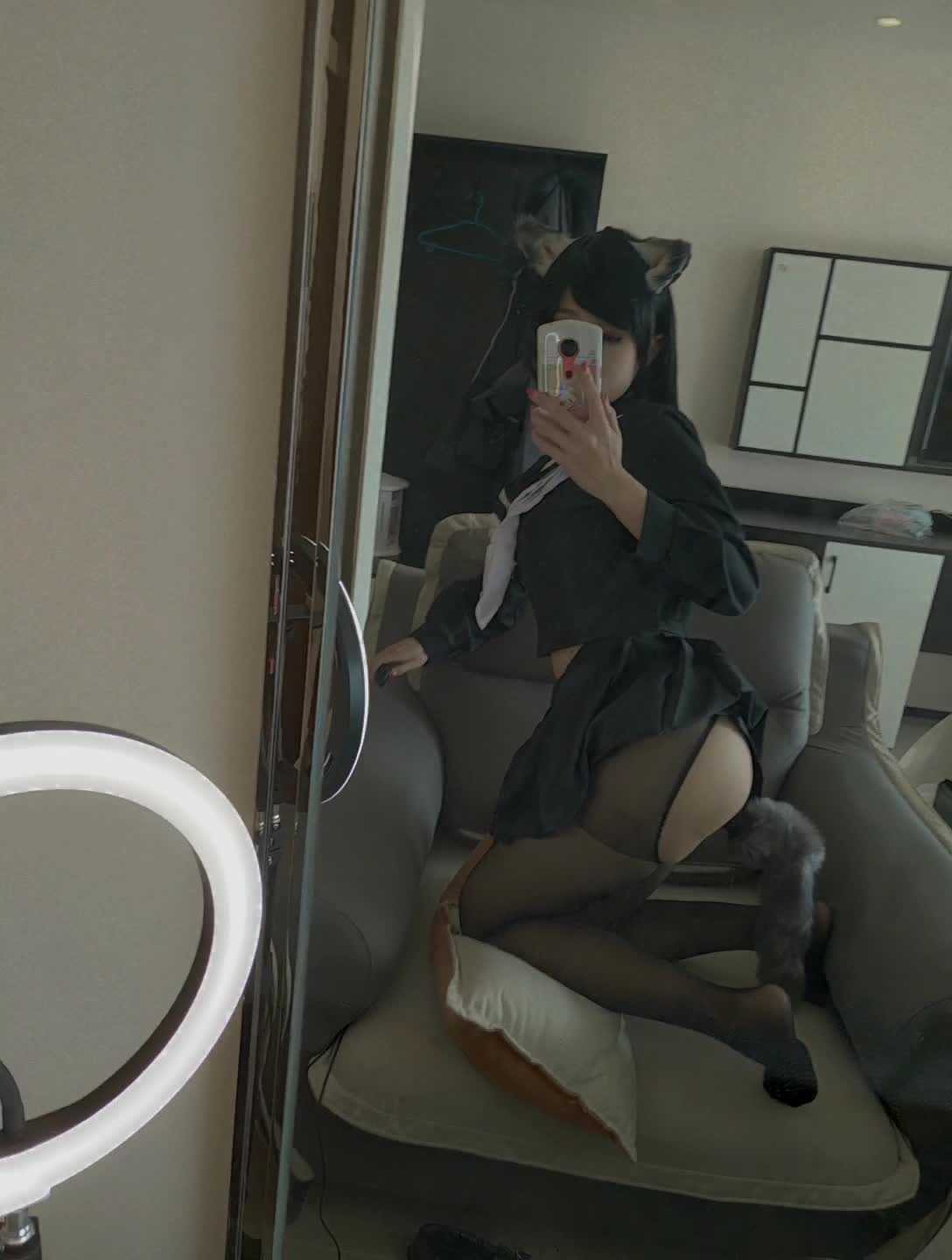 著名COSER钛合金TiTi超大合集震撼来袭,四点全露各种道具【4000 pv 】 (9)