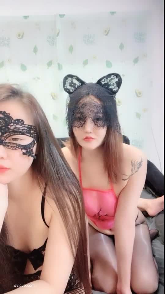 二位极品姐妹花 双飞服务【姐妹榨汁机】 服侍大屌男 口爆吞精无套射【100v】 (98)