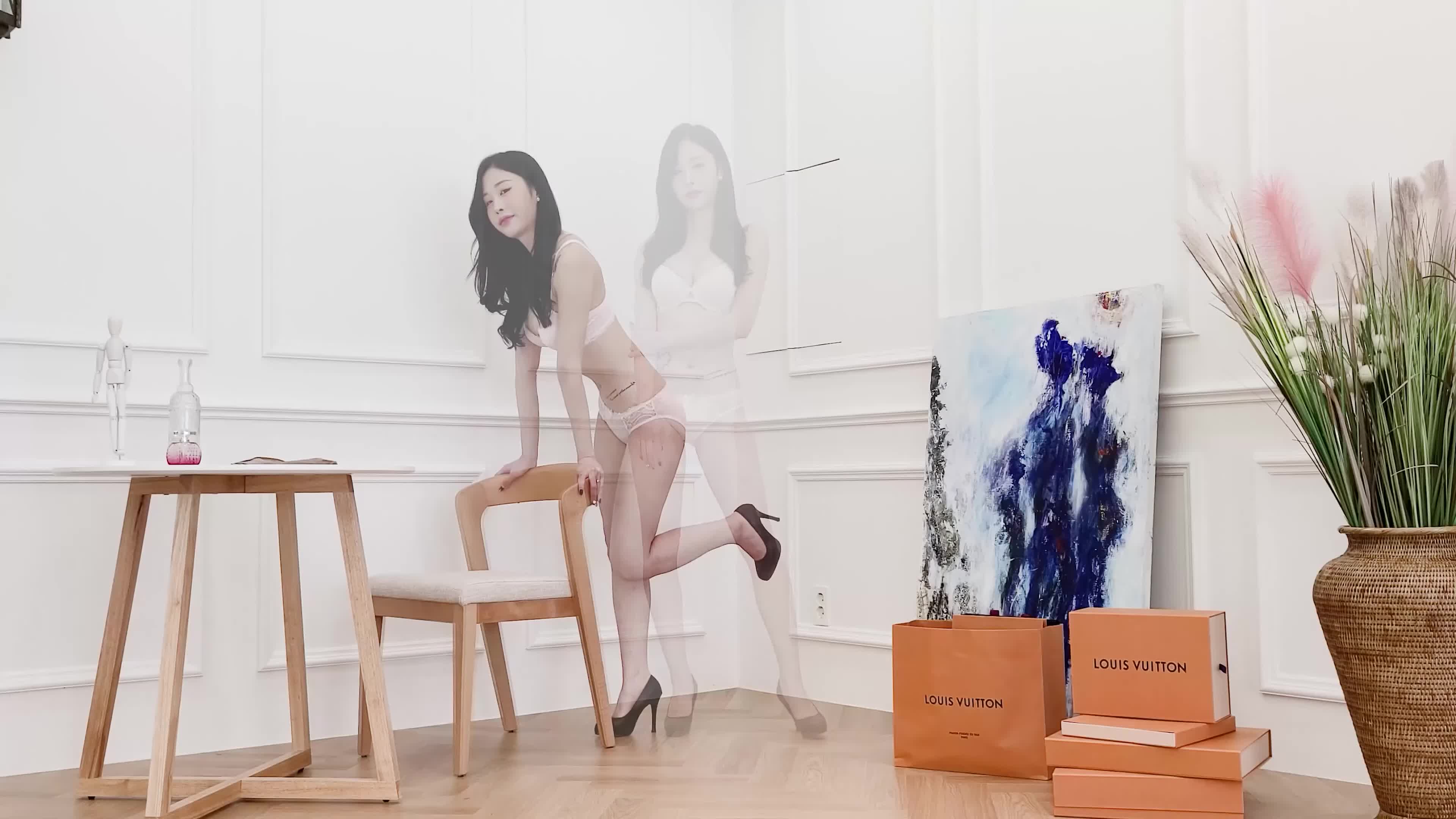 油管로미하우스 ROMIHOUSE内衣丝袜秀【208V】 (140)