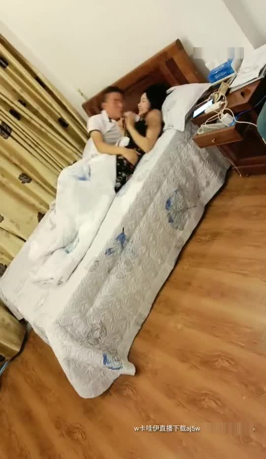 夜狼出击嫖妓兵团老司机小旅馆嫖妓直播颜值不错的背部纹身小姐叫床声刺激