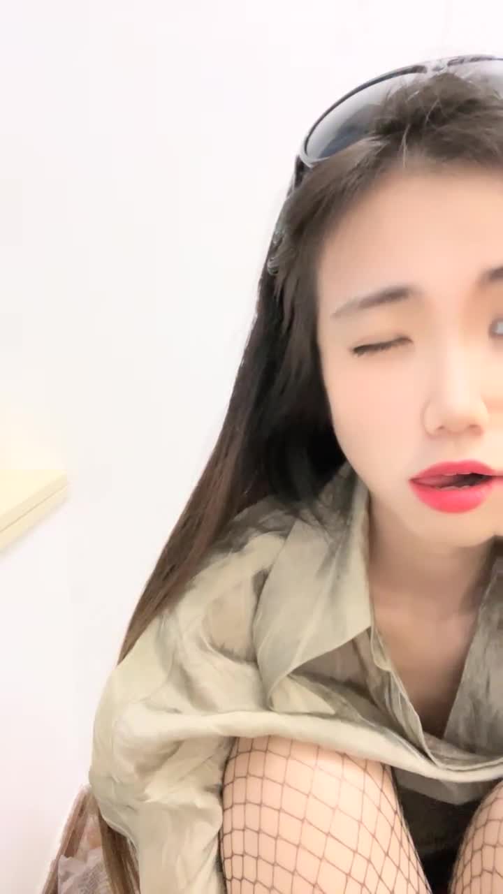 极品眼镜反差妹⭐颜值天花板【妮妮这呢.听者貌貌.听者藐藐】道具自慰⭐ 直播大合集【59v】 (28)