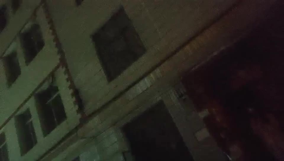 红灯区突袭鸡窝 , 连续搭讪两个站街妹