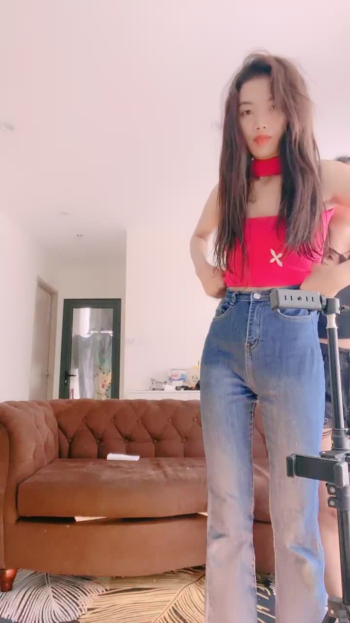 带闺蜜给男朋友艹【朋友的酒】，照顾没有性生活的她，久未尝性爱，操起来爽到了，还有大玩具自慰【57v】 (32)