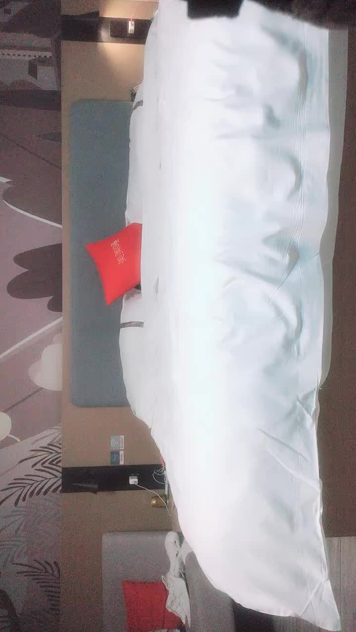 -【新片速递】2022.3.15，【古月探花】，重金3P场，兄弟齐上阵，粉逼小姐姐原来这么淫荡，两个鸡巴伺候，人气佳作必看