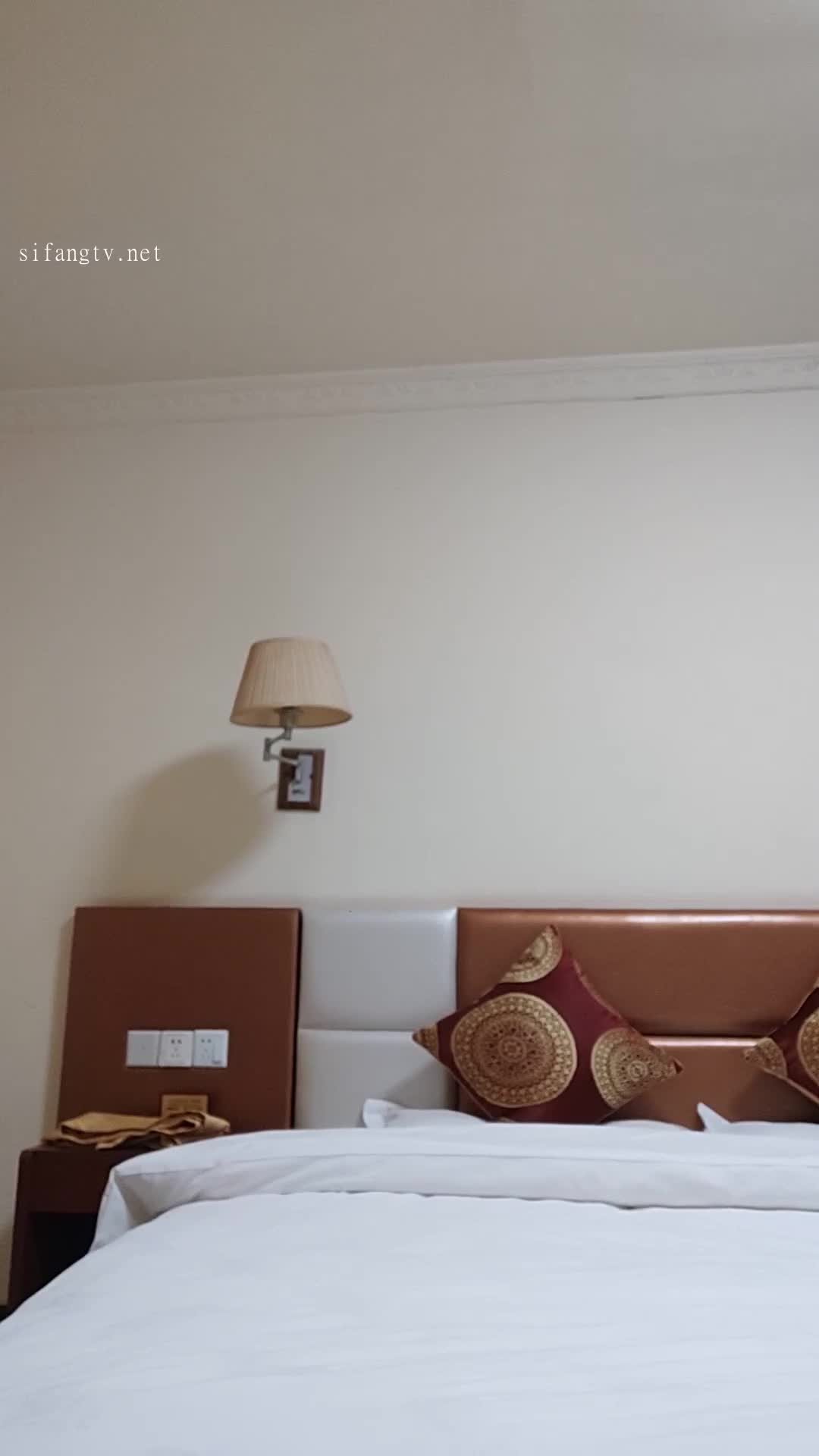 【胡子大叔】约炮少妇，人妻，同事，学生妹等等黑丝颜射【200v】 (1)