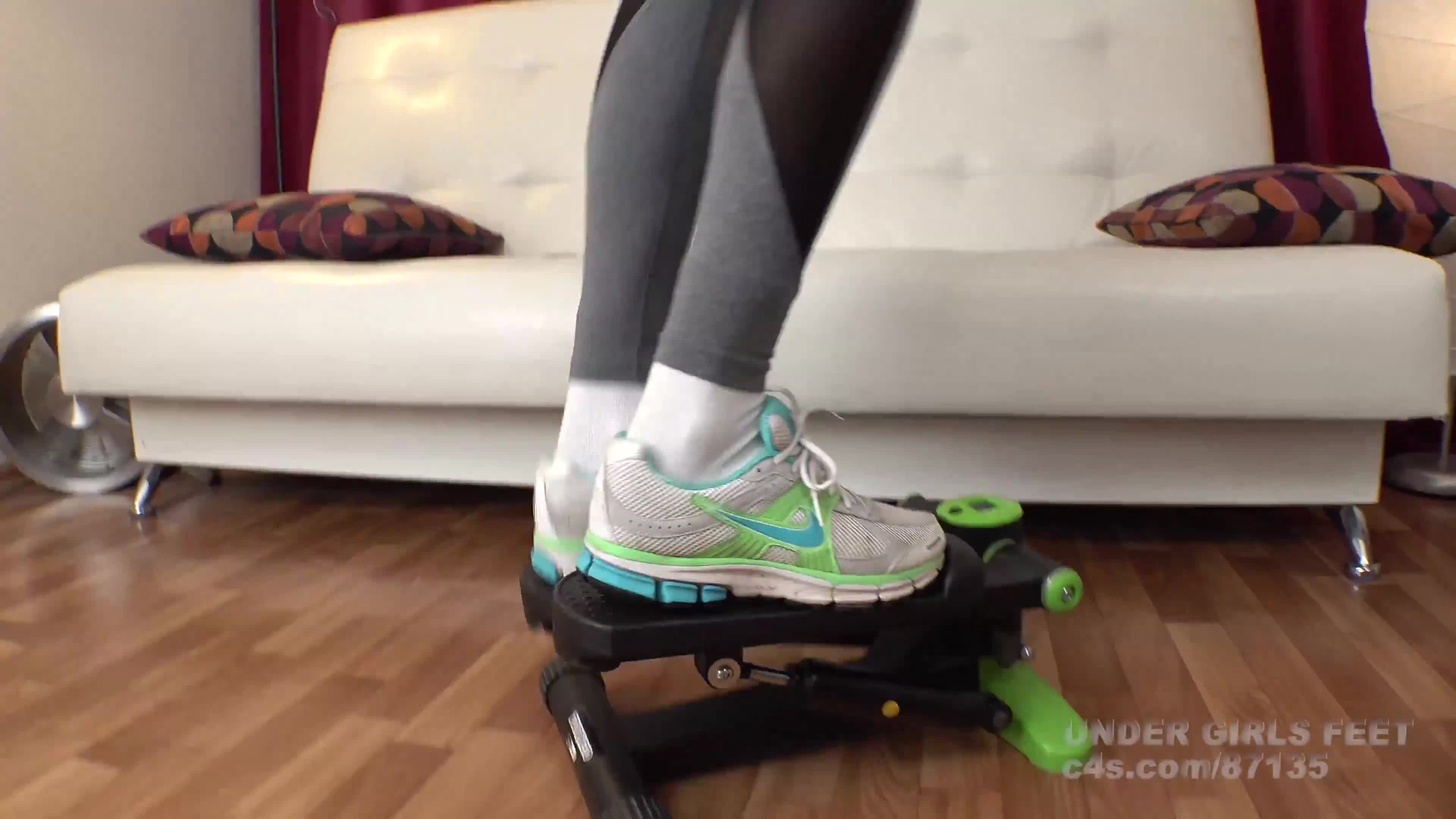 2048.hk@Under Girls Feet - Foot Worship For Courtney After Her Daily Workout 4K