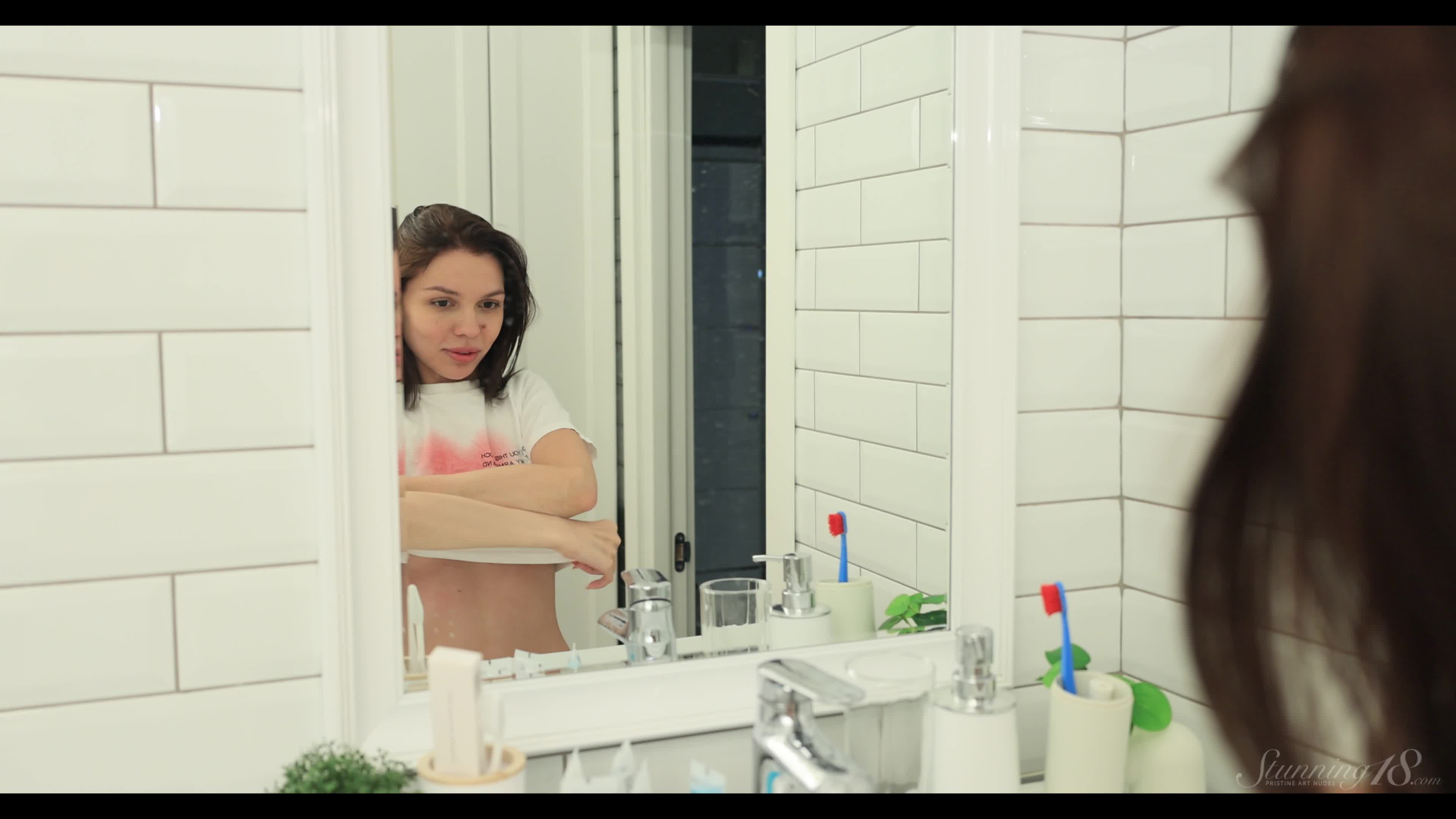 stunning18.24.10.29.lana.rose.warm.shower.4k