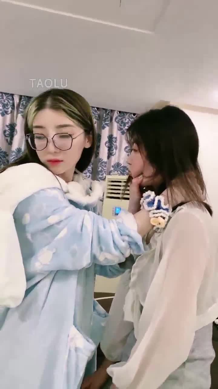 2048.hk@领主老大TJ：女奴奴下奴母狗当S群调公狗玩母狗舌吻深喉