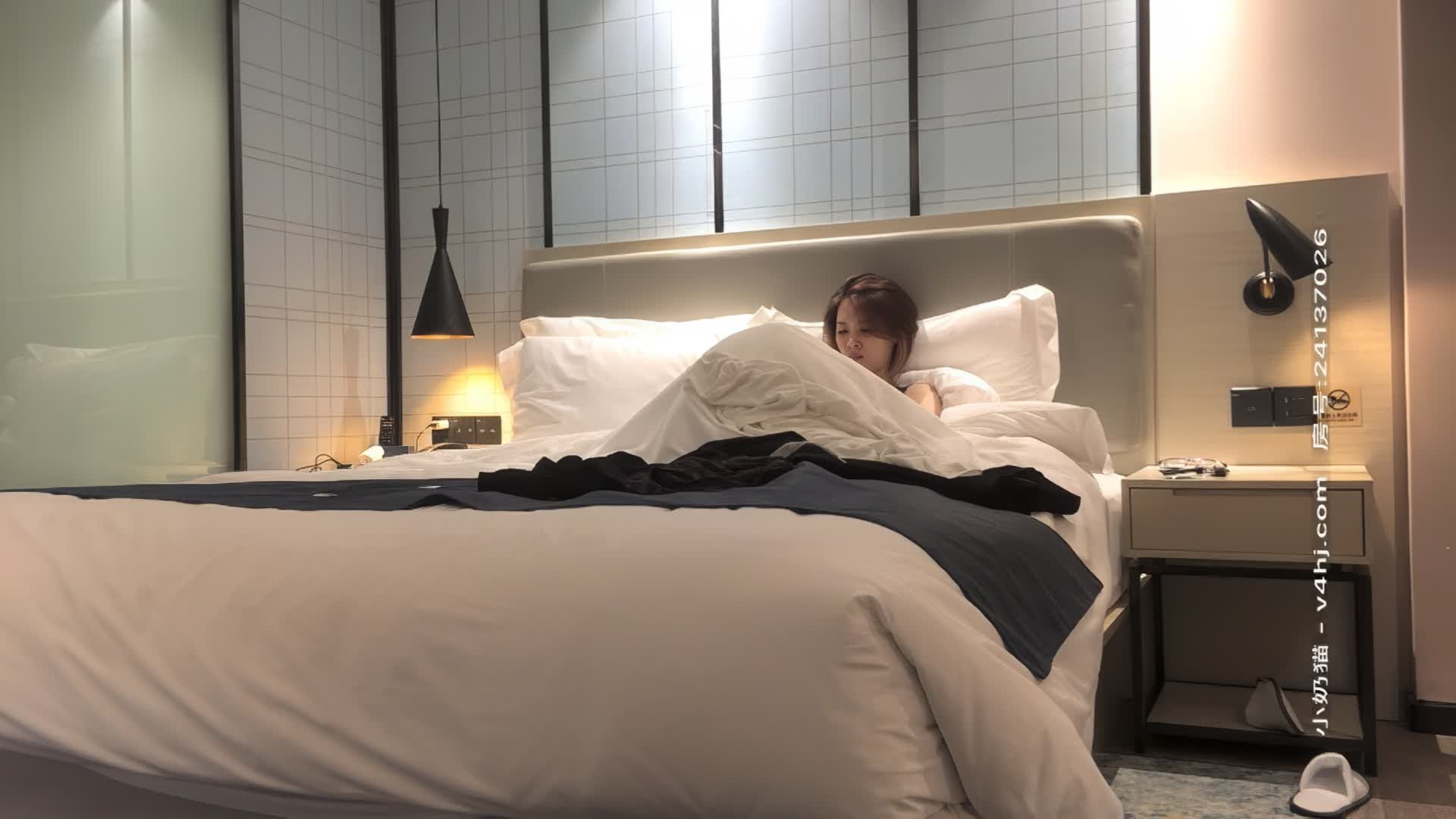 战狼行动_20201123_（第二场）超清4K镜头，气质短发女神，白嫩苗条蜂腰翘臀，撅起诱惑无限，潜力大佬值得关注_scale_2x_prob-31_Mux