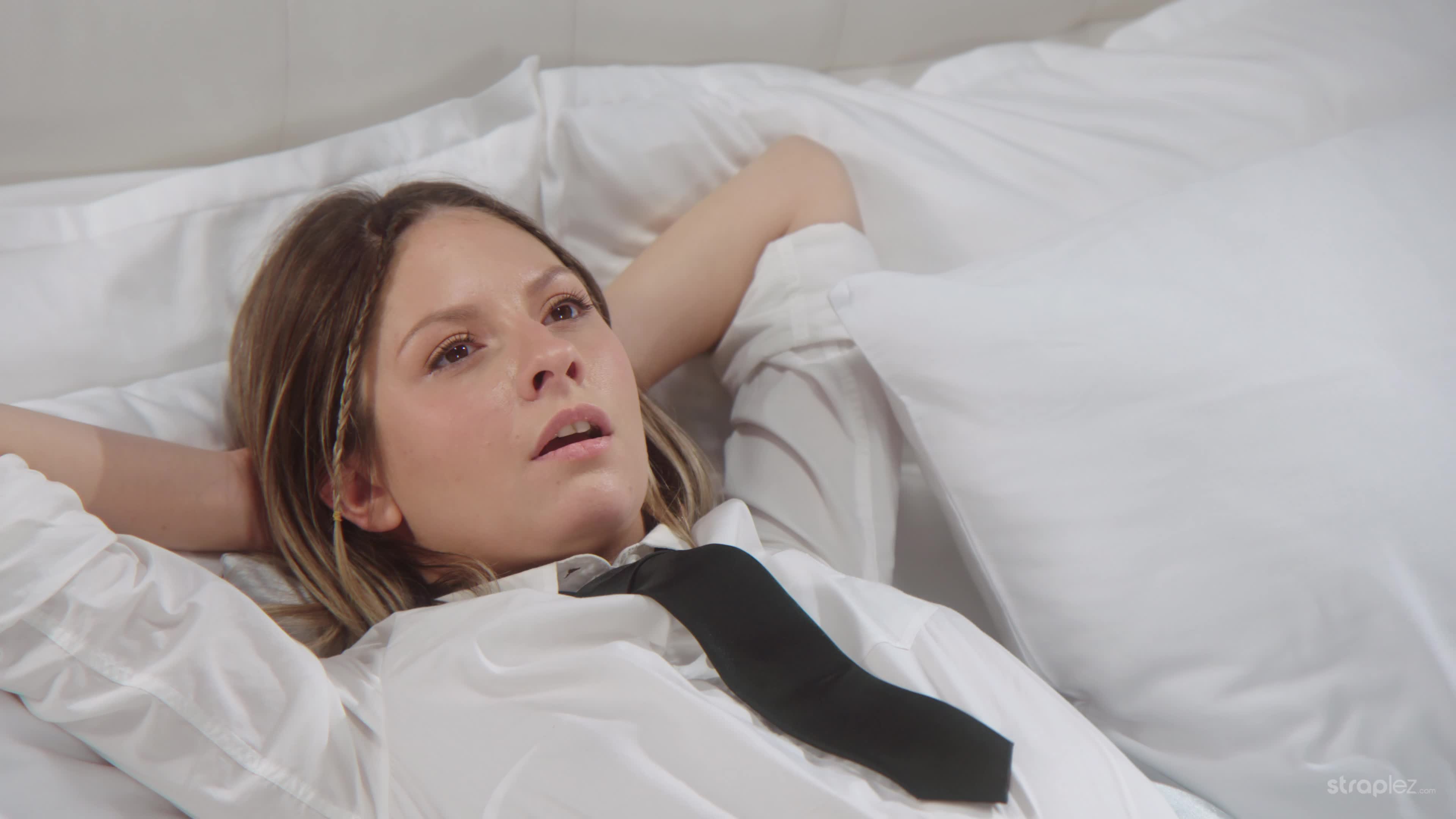 straplez.22.10.20.rebecca.volpetti.and.alexis.crystal.the.plaything.4k