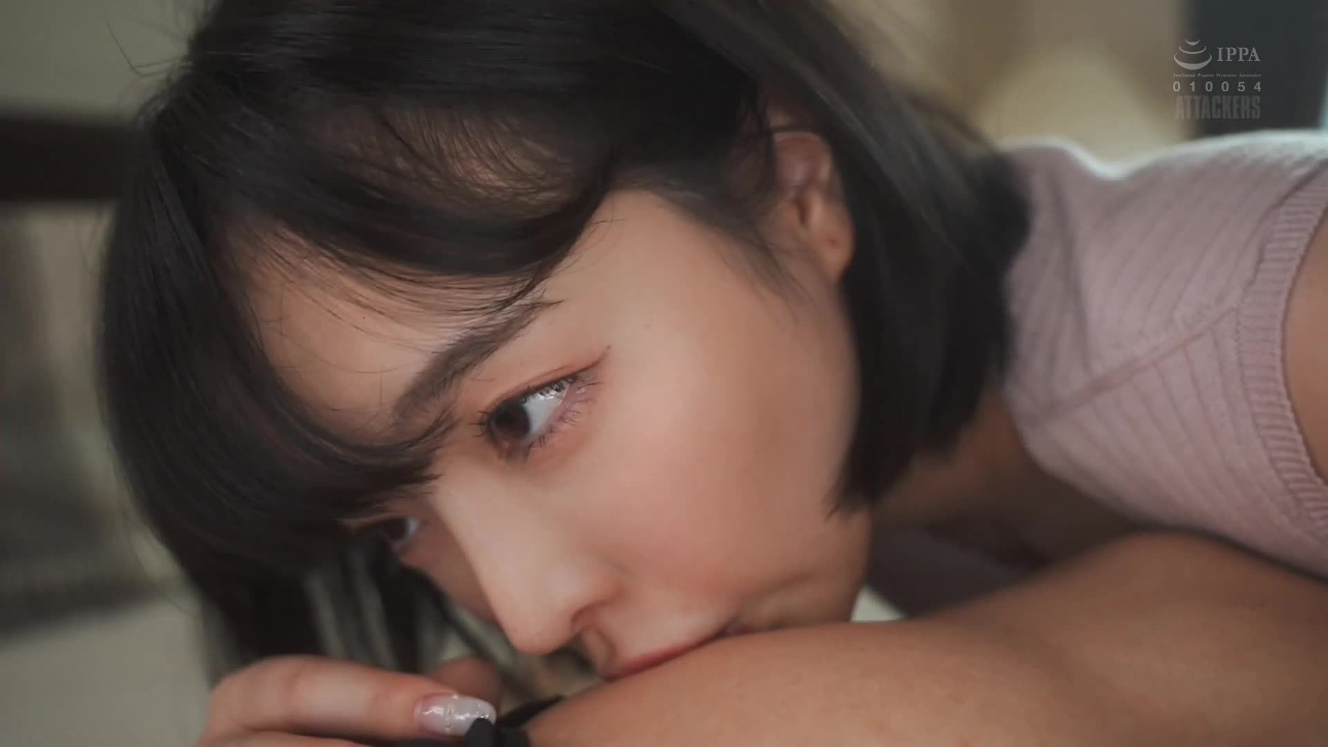 2048.hk@ADN-414-Uxx人妻主动出轨邻居三宫椿(1)