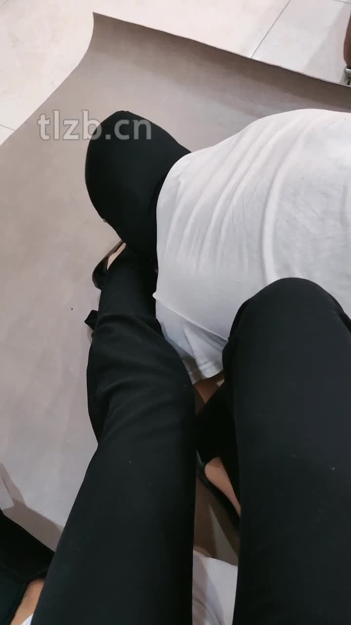 @2048.hk嘉妮S 106_生活伺候41分钟_双奴脚下崇拜喝圣水伺候沐足