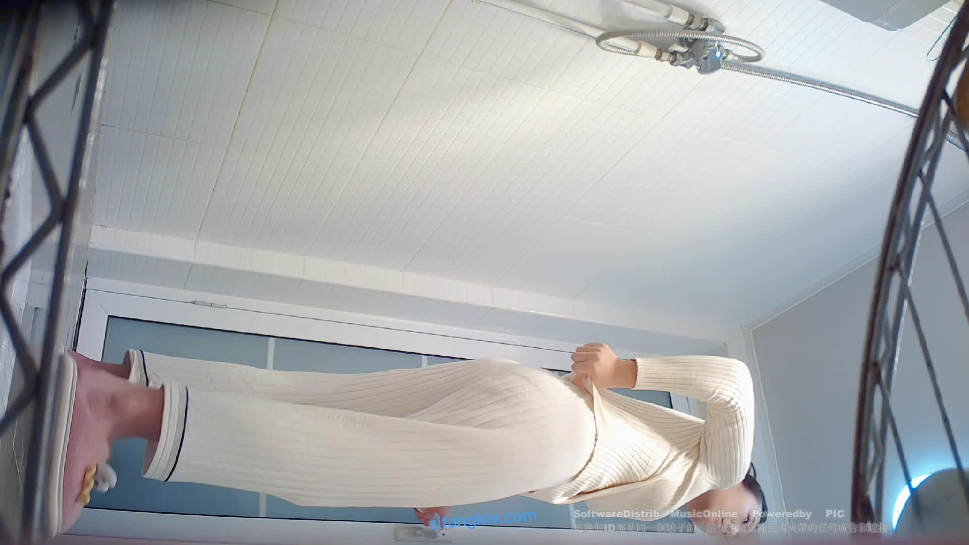 2048.hk@邪恶的房东暗藏摄像头偷窥白白嫩嫩的少妇洗澡