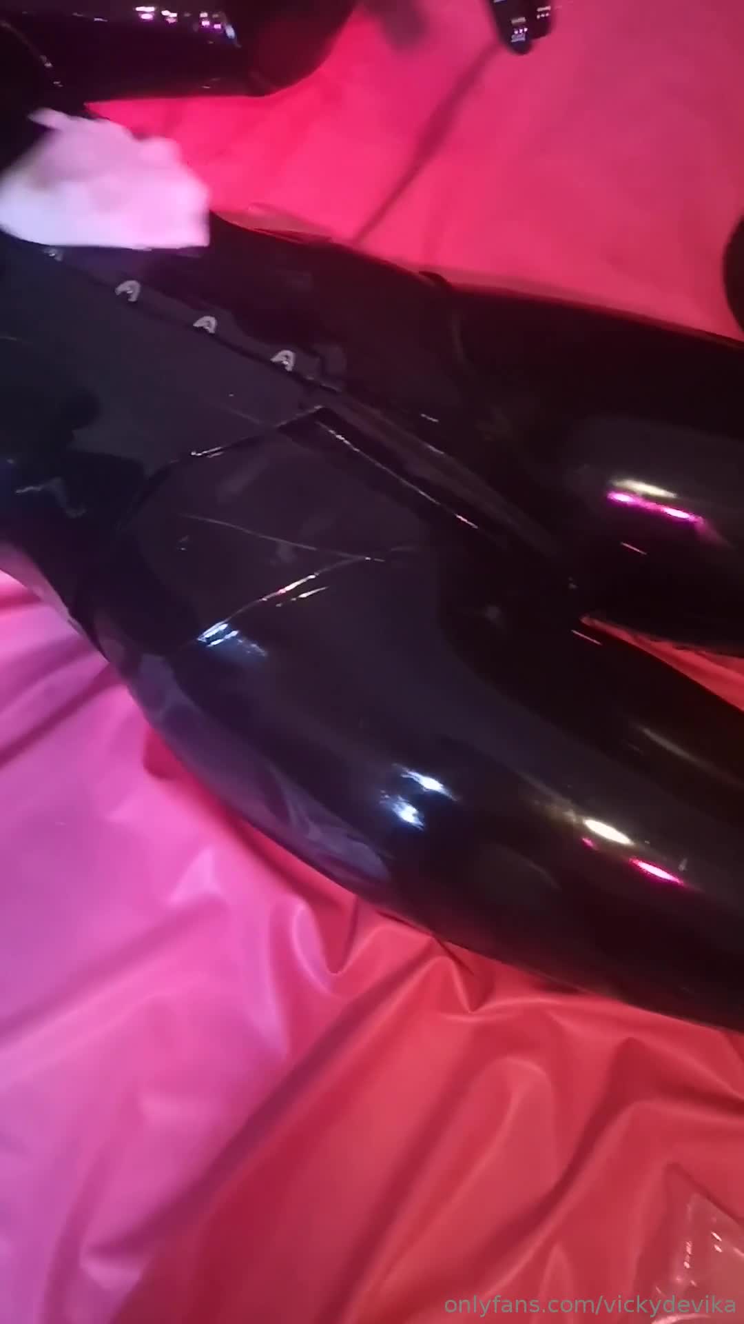 2048.hk@Israeli gas mask, the dual rebreather bags and a vibrator part 1