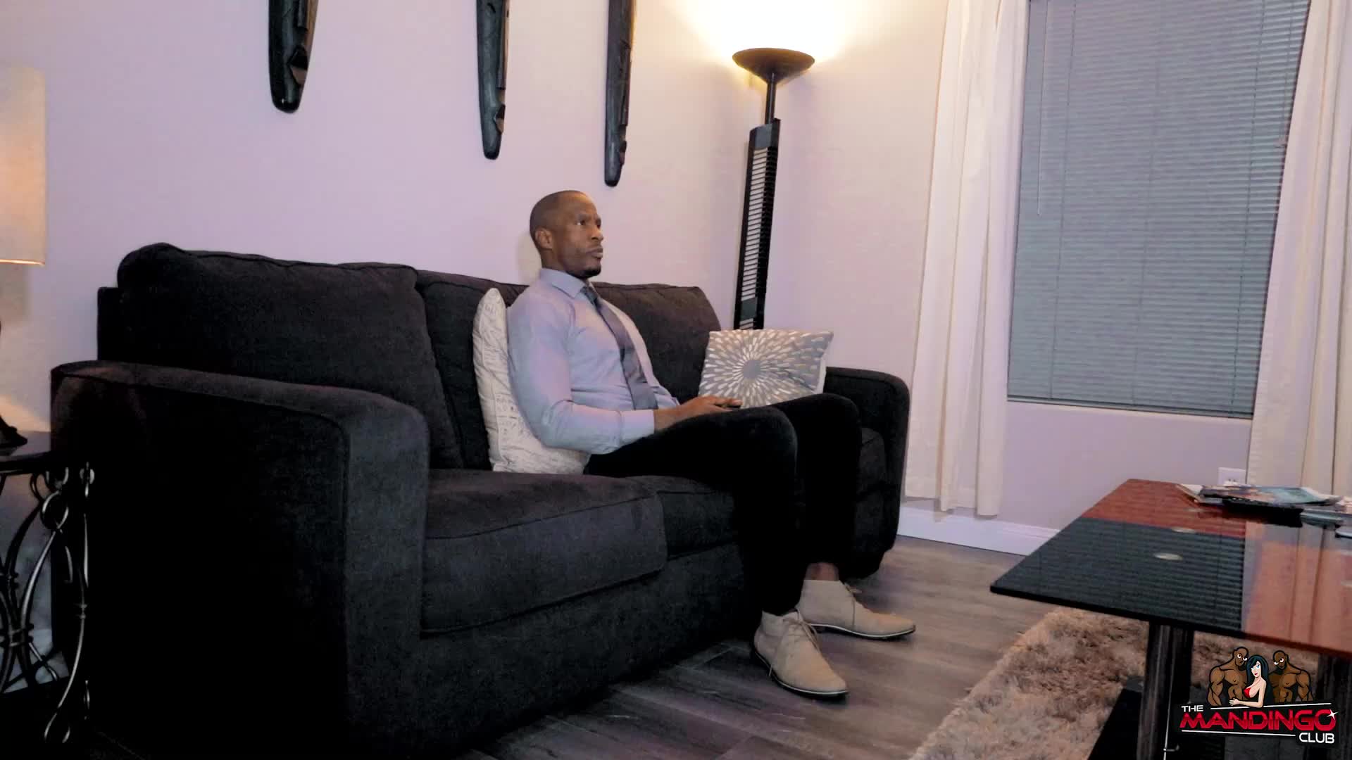 2048.hk@themandingoclubvip_-_2021.11.09_2269910787_davaughnxxx_comes_home_from_a_long_day_at_the