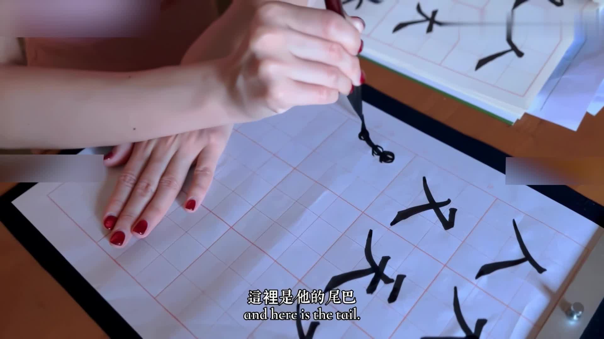 2048.hk@-极为严格的女书法老师，对她懒散的学生，采取另类的教育方式